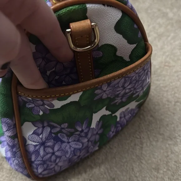 Dooney & Bourke purse. - Picture 4 of 9